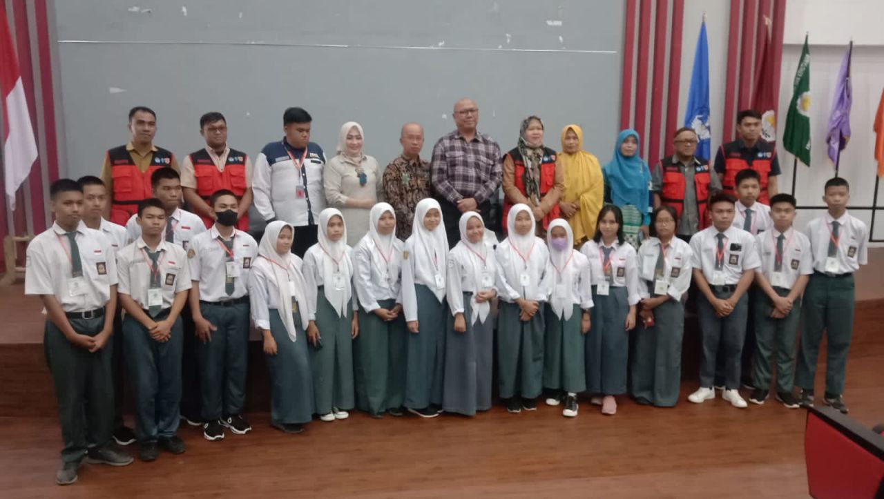 KUNJUNGAN SMAN 2 POLEWALI KE UNIVERSITAS SULAWESI BARAT