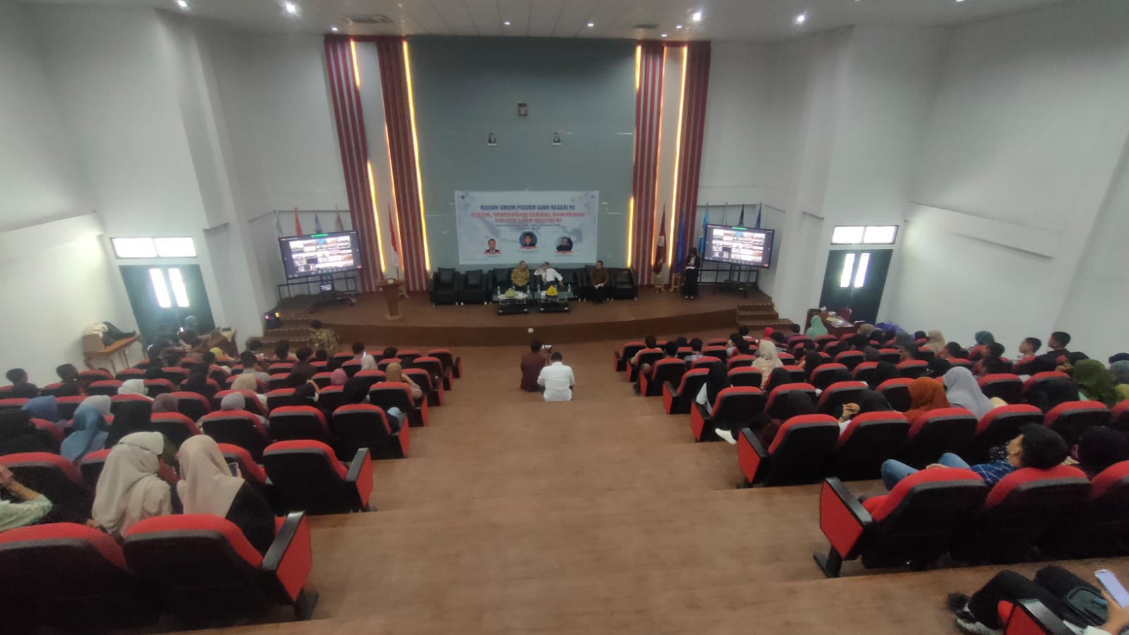 PRODI HUBUNGAN INTERNASIONAL FISIP MENGADAKAN KULIAH UMUM POLITIK LUAR NEGERI RI