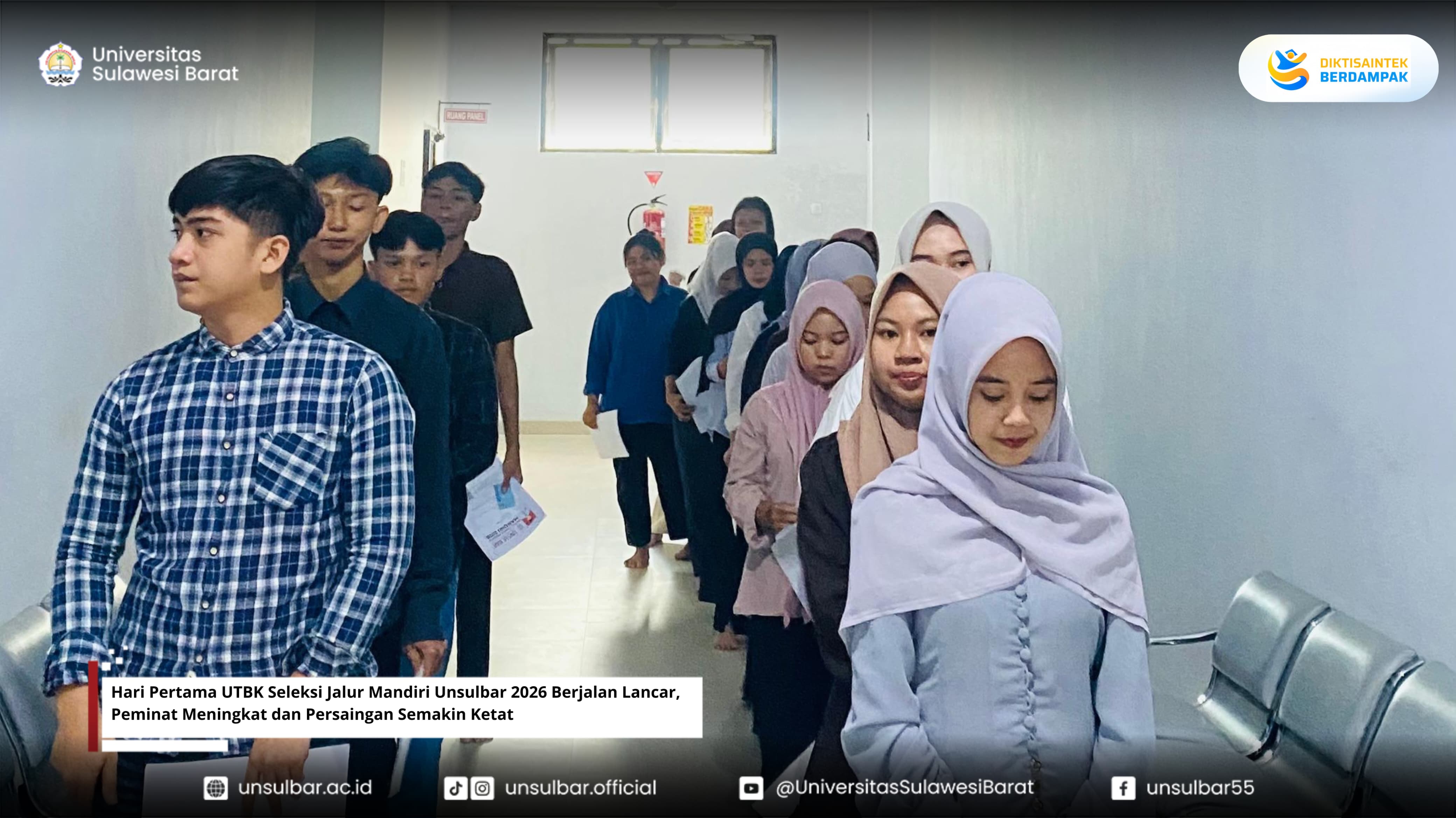 Peserta UTBK Seleksi Jalur Mandiri Unsulbar Sebelum Memasuki Ruang Ujian (Dok.Humas)
