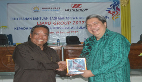 Lippo Group Memberikan Bantuan Beasiswa kepada Mahasiswa Berprestasi Universitas Sulawesi Barat