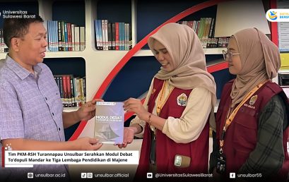 Tim PKM-RSH Turannapau Unsulbar Serahkan Modul Debat To’dopuli Mandar ke Tiga Lembaga Pendidikan di Majene  